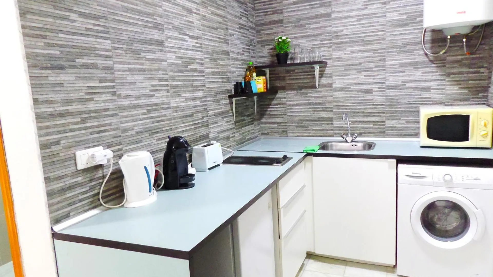 Apartamentos Centro Picasso Málaga İspanya